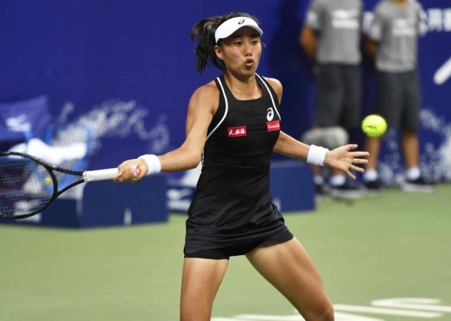 首场单打由 首场单打由